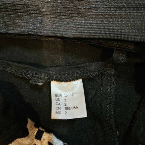 3/$15 🌺H&M Geometric Bodycon Dress - Picture 10 of 13